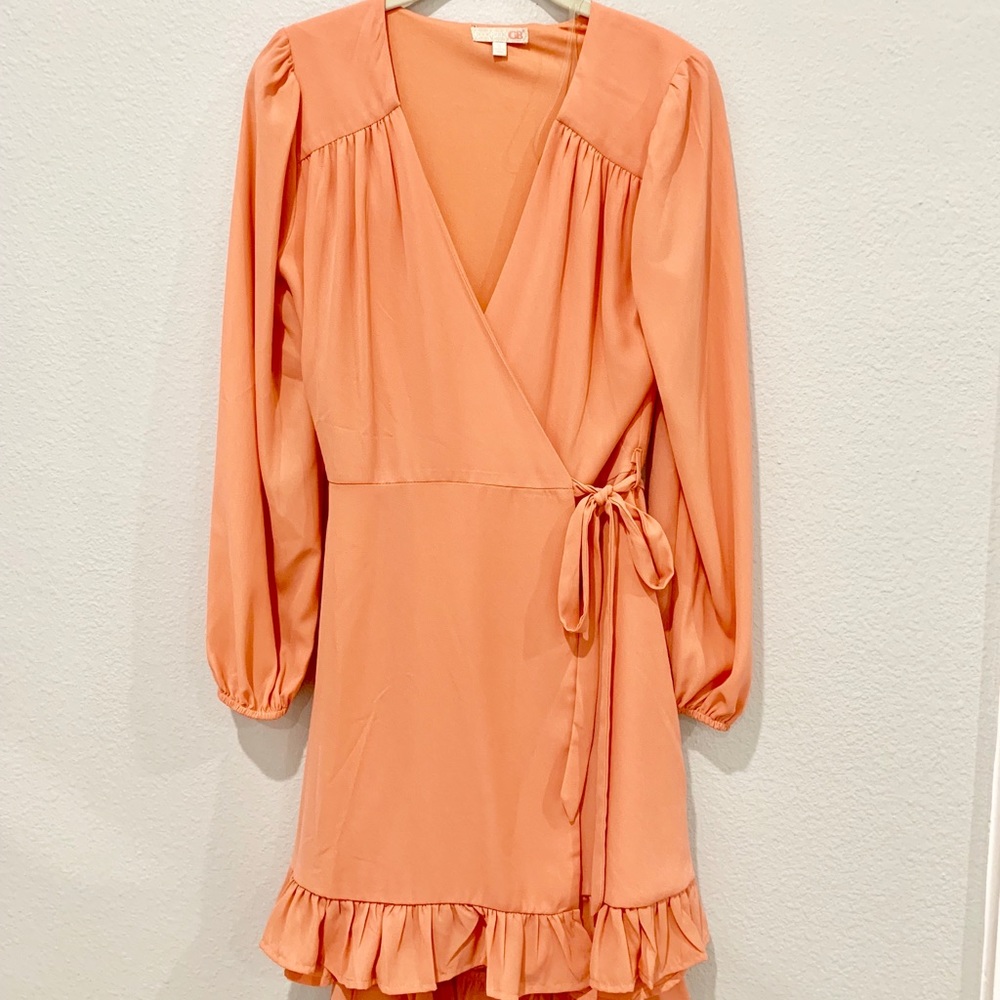 Beautiful dress. Great material never been worn.